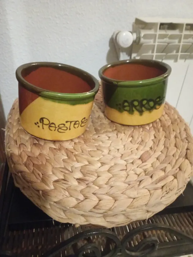 Botes de cerámica decorados