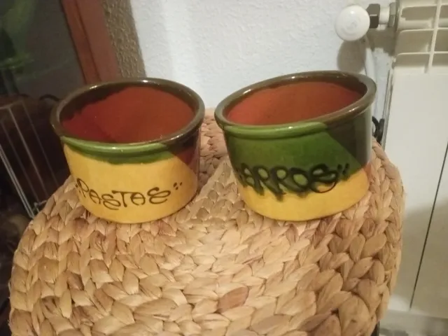 Botes de cerámica decorados