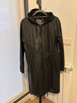 Gabardina RAINS negra