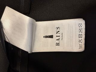 Gabardina RAINS negra