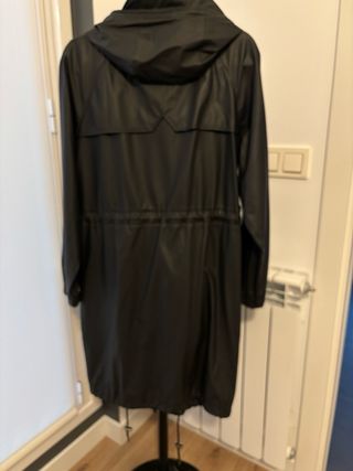 Gabardina RAINS negra