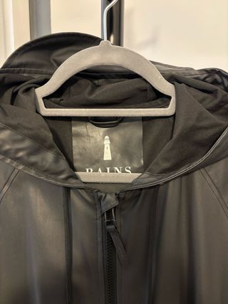 Gabardina RAINS negra