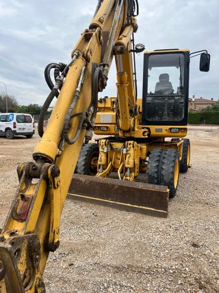 Excavadora Komatsu PW95 Ruedas