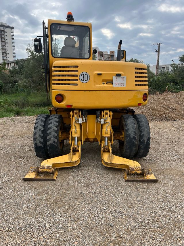 Excavadora Komatsu PW95 Ruedas