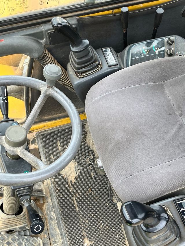 Excavadora Komatsu PW95 Ruedas