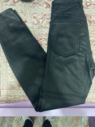 Pantalones Piel Pull and Bear Negros