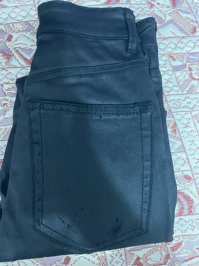 Pantalones Piel Pull and Bear Negros