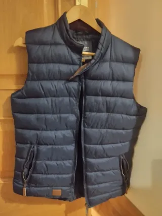Chaleco azul marino MUY NUEVO.