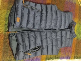 Chaleco azul marino MUY NUEVO.