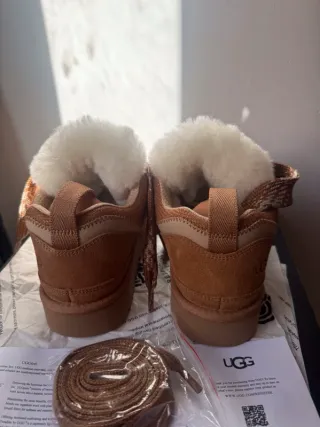 Botas      UGG     Lowmel   Marrón Talla 37