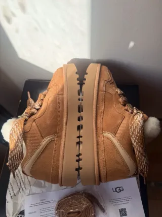 Botas      UGG     Lowmel   Marrón Talla 37