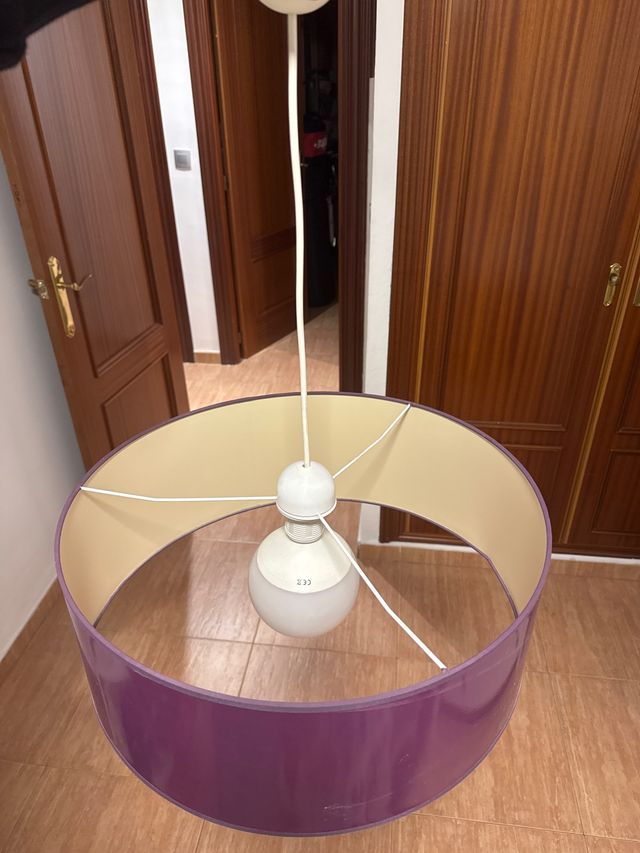 Lámpara colgante morada y beige