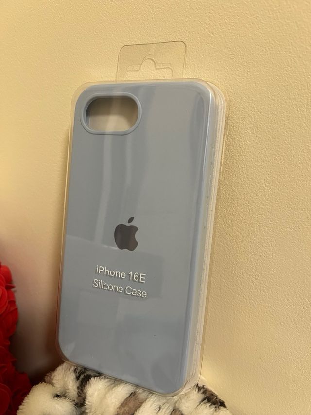 Custodia in silicone per iPhone 16E