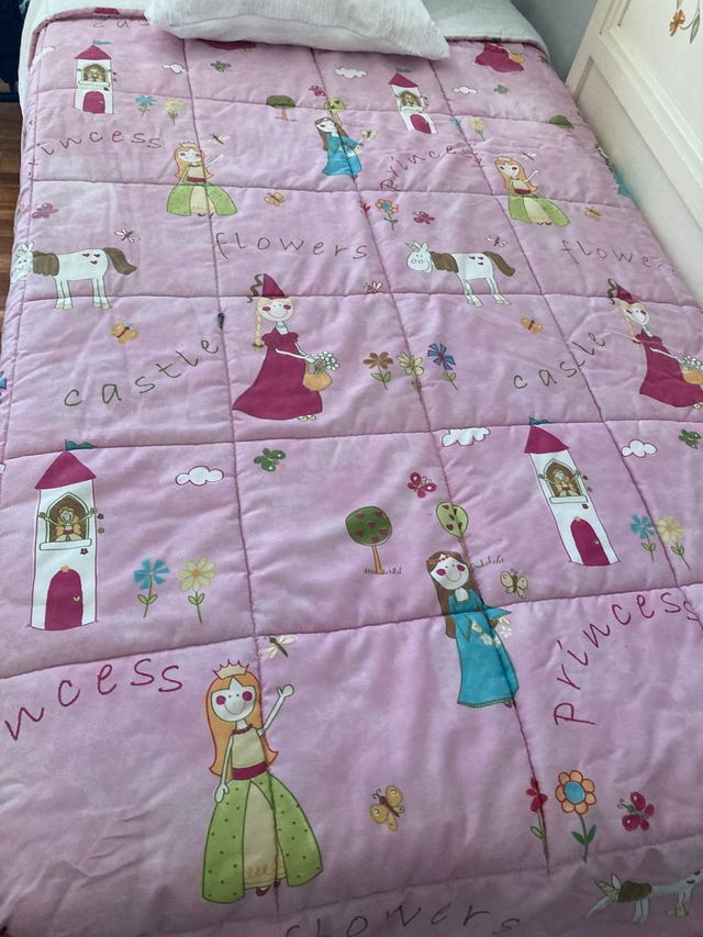 Colcha infantil princesas y castillos de 1,05 cm.