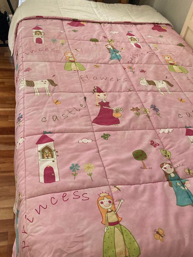 Colcha infantil princesas y castillos de 1,05 cm.