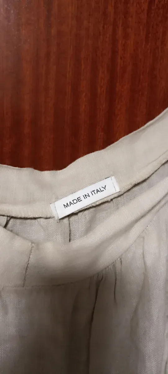 Vestido beige con volantes