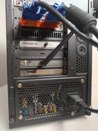 Ordenador sobremesa con doble pantalla LG 22"