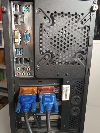 Ordenador sobremesa con doble pantalla LG 22"