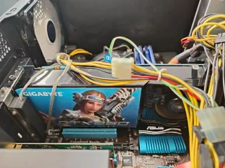 Ordenador sobremesa con doble pantalla LG 22"