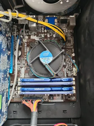 Ordenador sobremesa con doble pantalla LG 22"