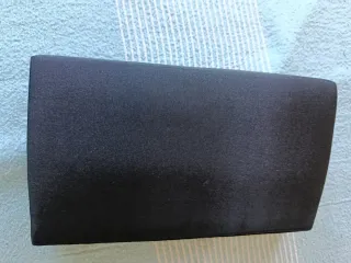 Cartera de mano fiesta negra y dorada terciopelo