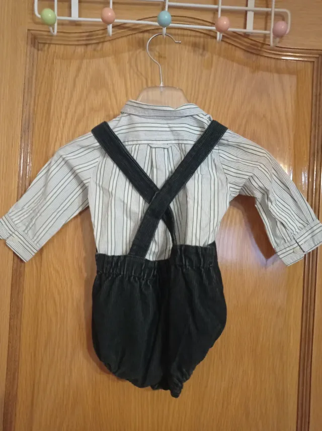Conjunto bebé camisa rayas y peto marca Gocco