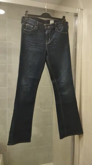Pantalón bootcut cintura regular