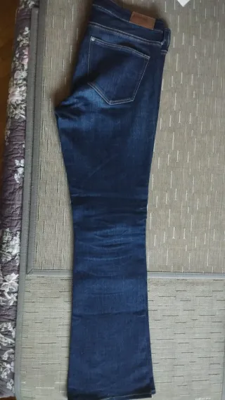 Pantalón bootcut cintura regular