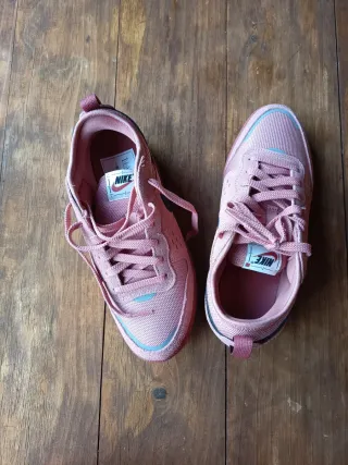 Zapatillas NIKE City 38.5 REDstardust/BLACKcanyon