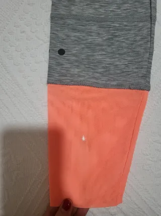 Mallas deportivas grises con naranja