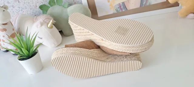 Cuñas marrones nuevas talla 37