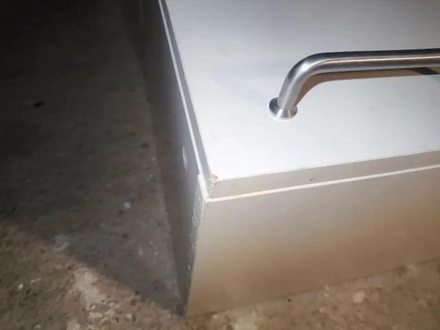 Armario Ikea pared blanco madera