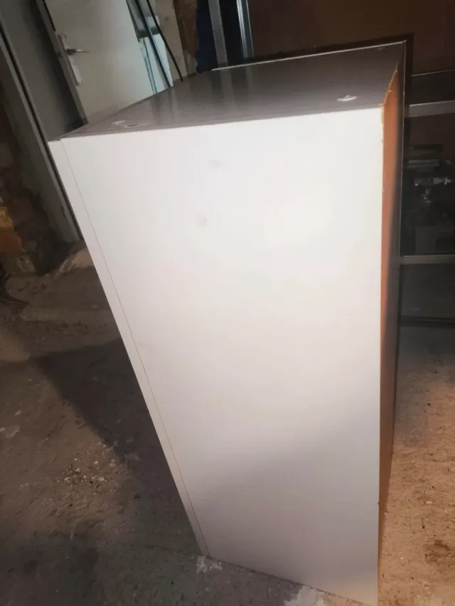 Armario Ikea pared blanco madera