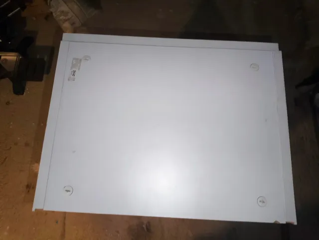 Armario Ikea pared blanco madera