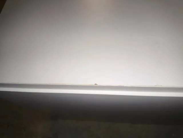 Armario Ikea pared blanco madera