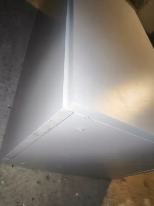 Armario Ikea pared blanco madera