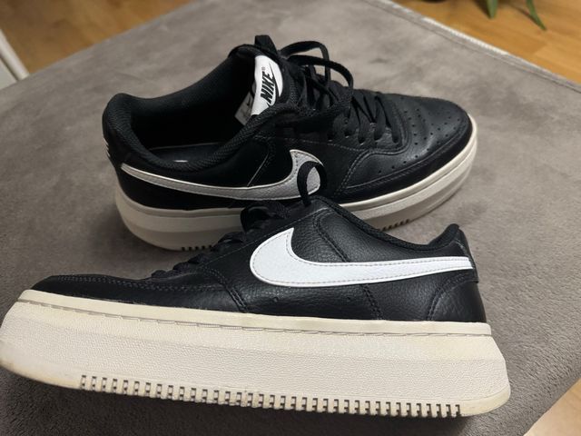 Zapatillas Nike Negras y Blancas Unisex