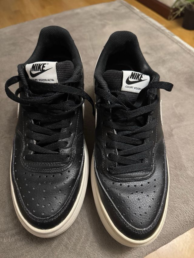 Zapatillas Nike Negras y Blancas Unisex