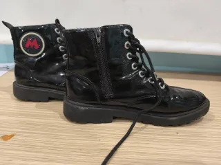 Botas negras charol con cremallera