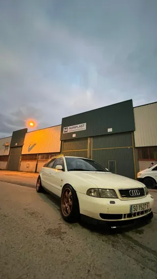 Audi A4 1998 trasera