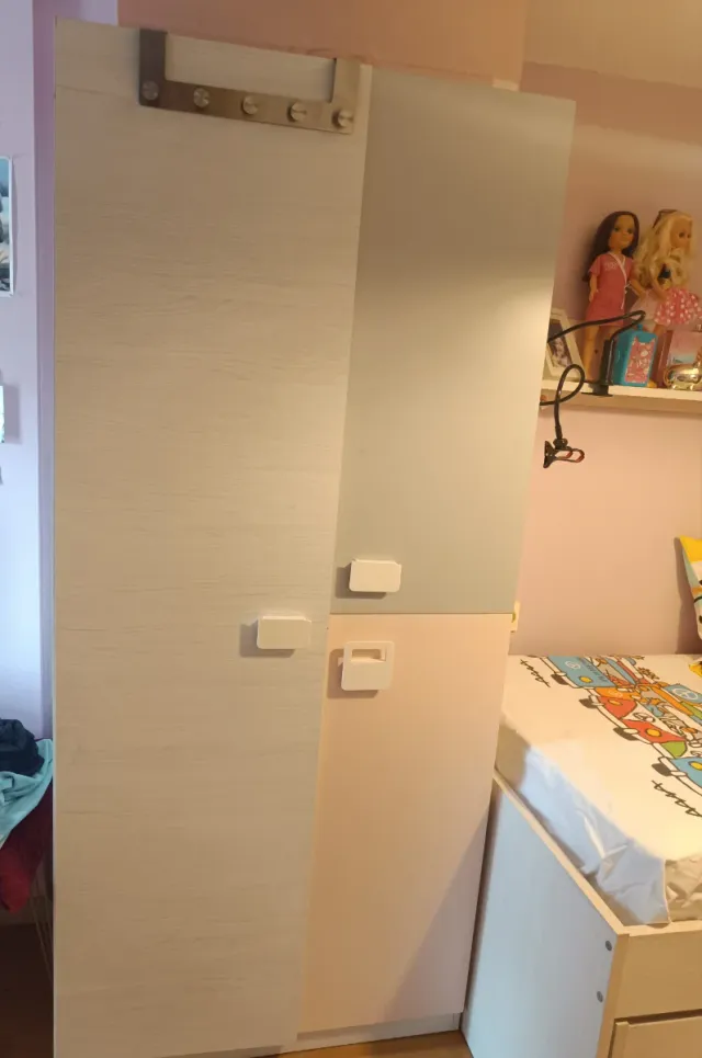 Guardaroba per bambini beige e rosa