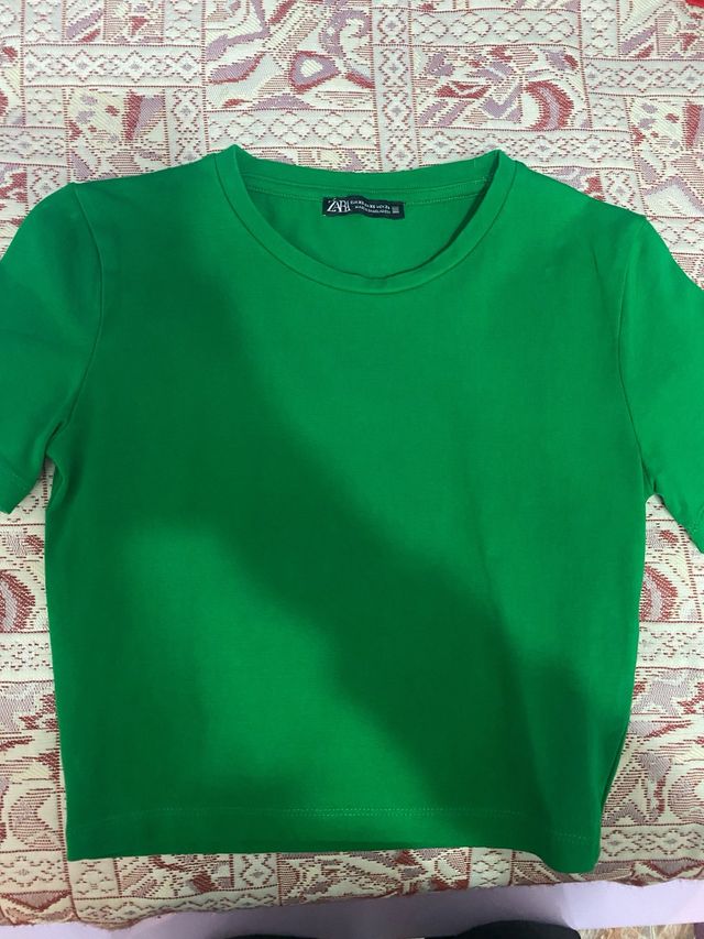 Camiseta verde Zara manga corta