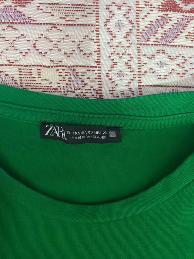 Camiseta verde Zara manga corta