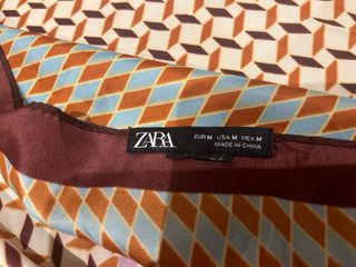 Pañuelo seda Zara estampado geométrico