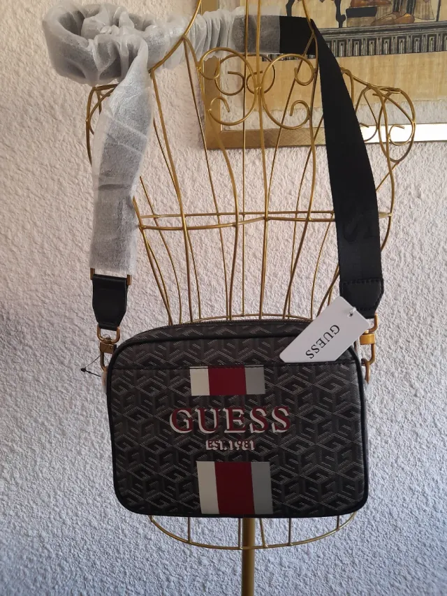 Bolso Guess Negro y Rojo
