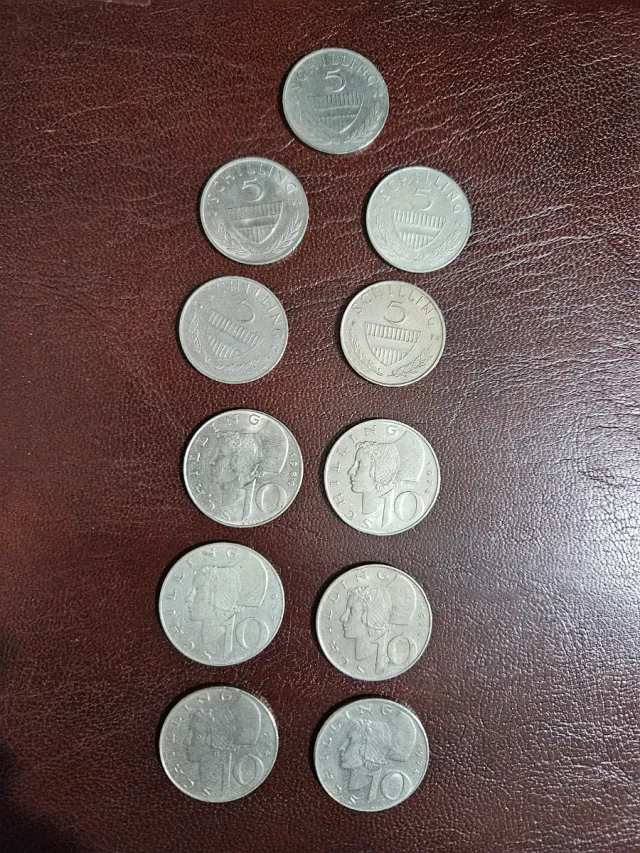 Lotto di 11 monete da 5 e 10 scellini