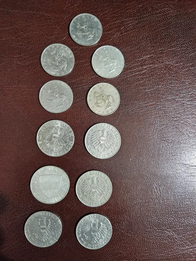 Lotto di 11 monete da 5 e 10 scellini