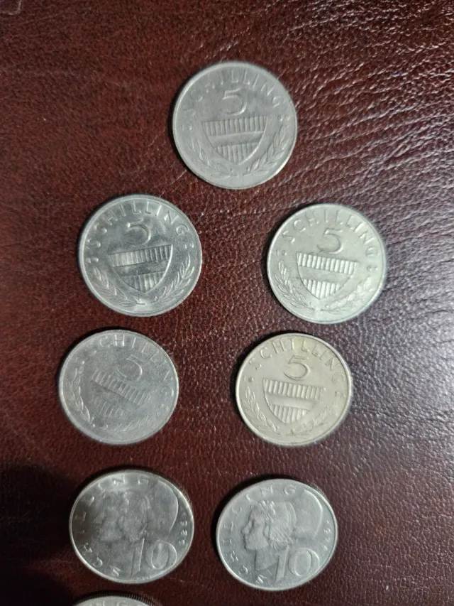 Lotto di 11 monete da 5 e 10 scellini