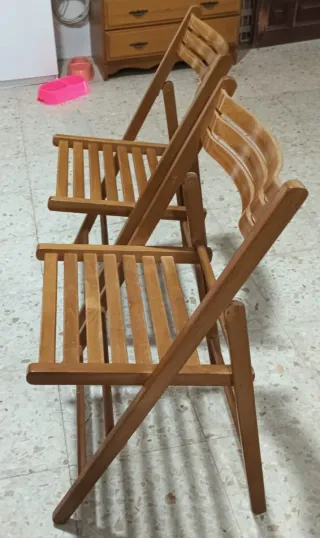 2 Sillas de Madera Plegables