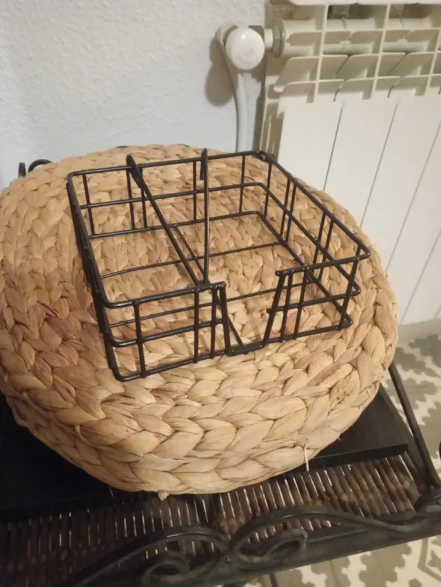 Posaservilletas de metal y mimbre